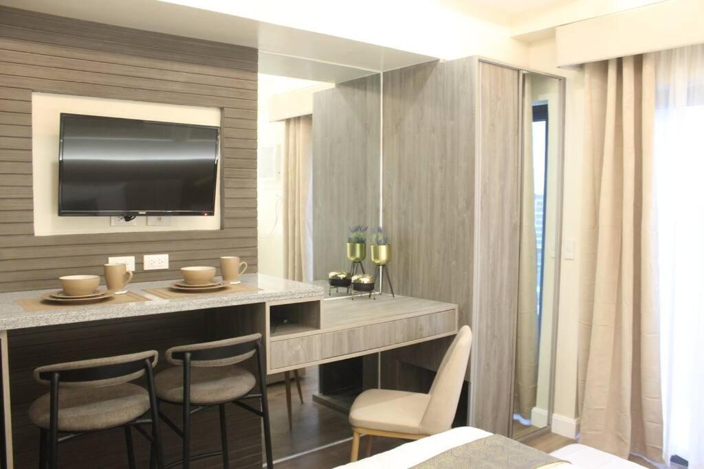 Condo Near Ayala Cebu City W Wifi Balcony ภายนอก รูปภาพ