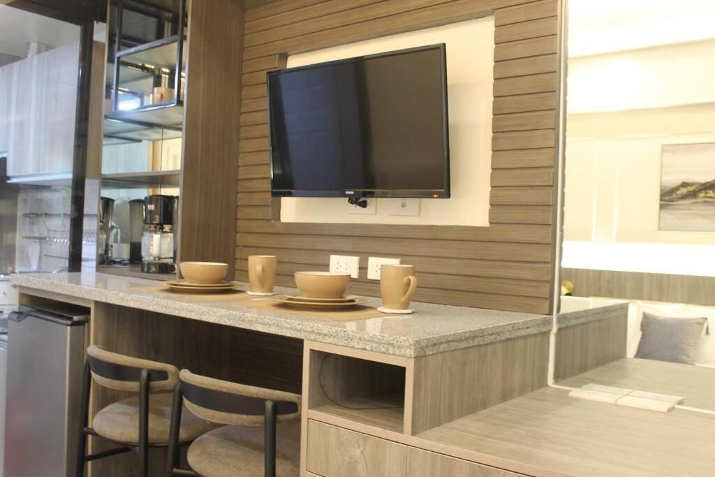 Condo Near Ayala Cebu City W Wifi Balcony ภายนอก รูปภาพ