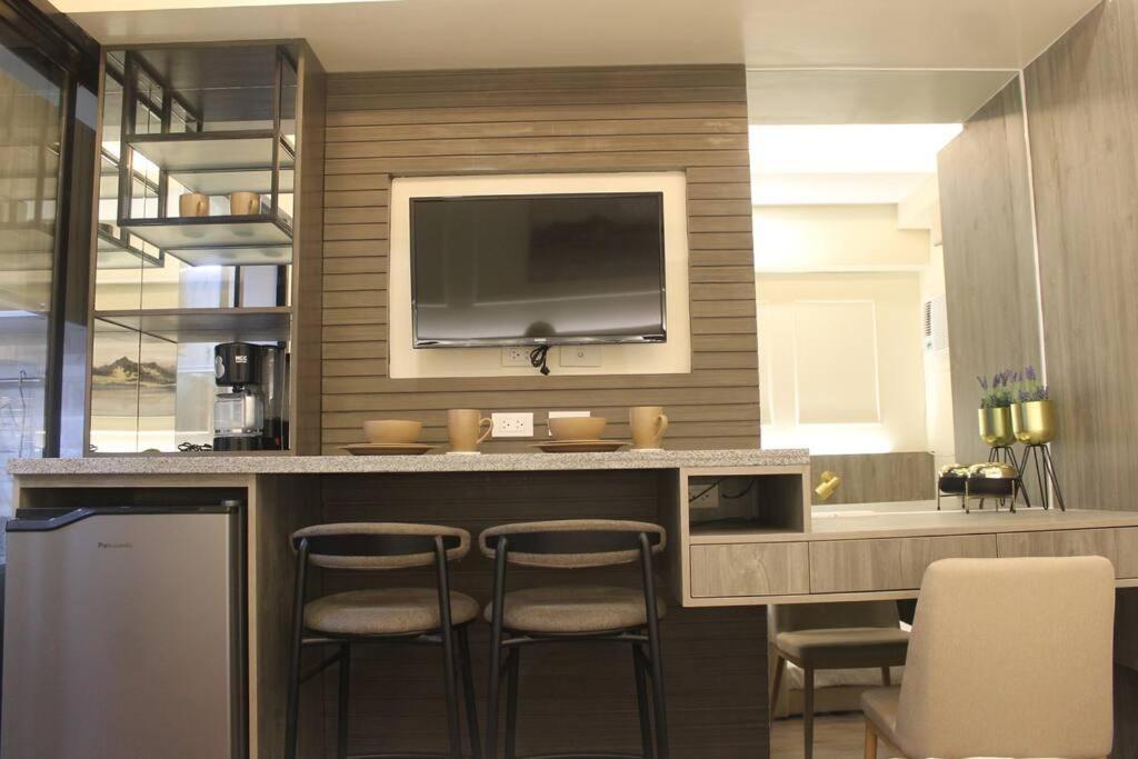 Condo Near Ayala Cebu City W Wifi Balcony ภายนอก รูปภาพ