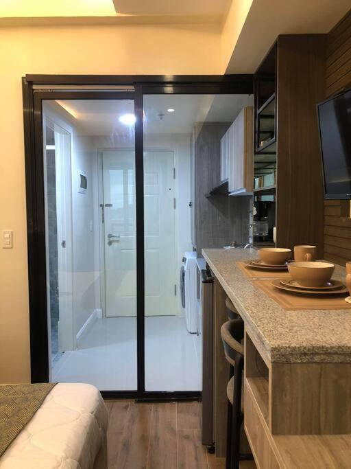 Condo Near Ayala Cebu City W Wifi Balcony ภายนอก รูปภาพ