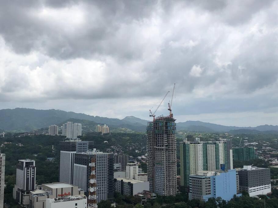 Condo Near Ayala Cebu City W Wifi Balcony ภายนอก รูปภาพ