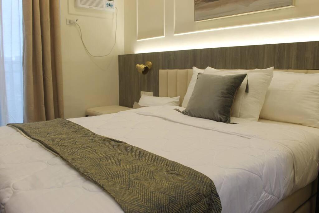 Condo Near Ayala Cebu City W Wifi Balcony ภายนอก รูปภาพ